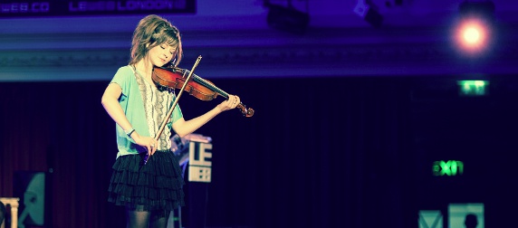 vionlinist Lindsey Stirling