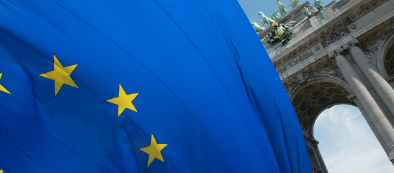 detail of the European Union flag, the Quadriga of Brabant in the background