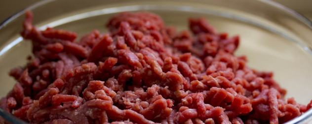 detail of raw ground beef in a glass bowl