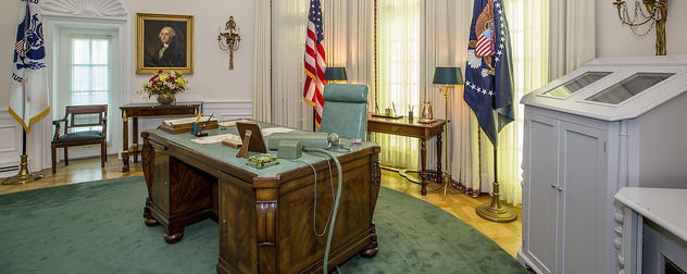 LBJ Oval Office desk, recreation