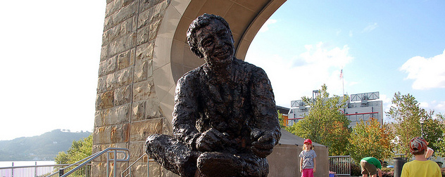 Mister Rogers Memorial statue