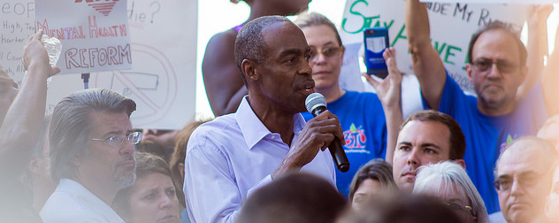 Robert Runcie speaking to Parkland demonstrators