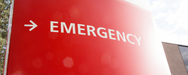 sign indicating the direction of a hospital emergency room.